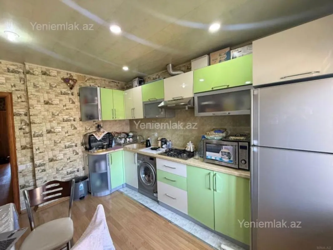 Satılır 2 otaqlı köhnə tikili 64 m²