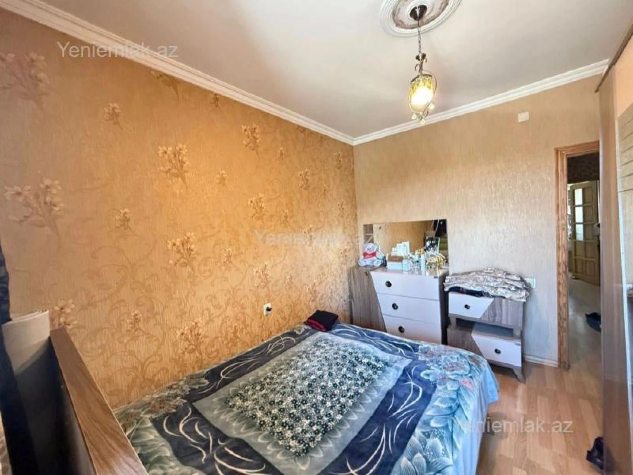 Satılır 2 otaqlı köhnə tikili 64 m²