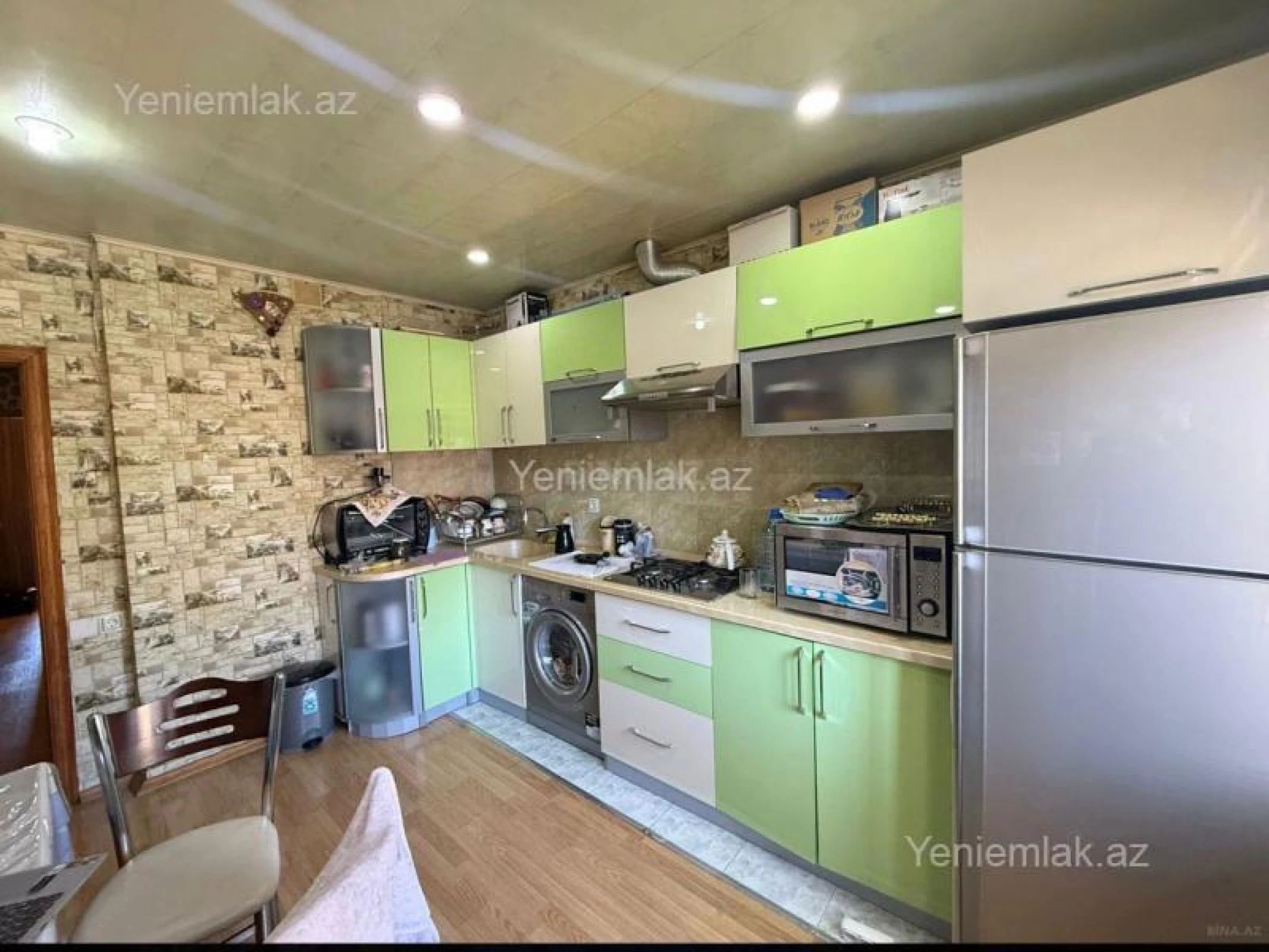 Satılır 2 otaqlı köhnə tikili 64 m²