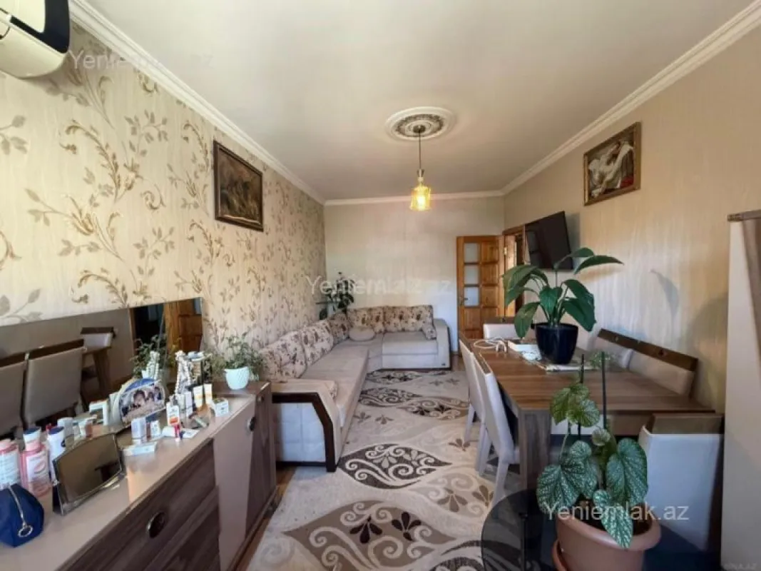 Satılır 2 otaqlı köhnə tikili 64 m²
