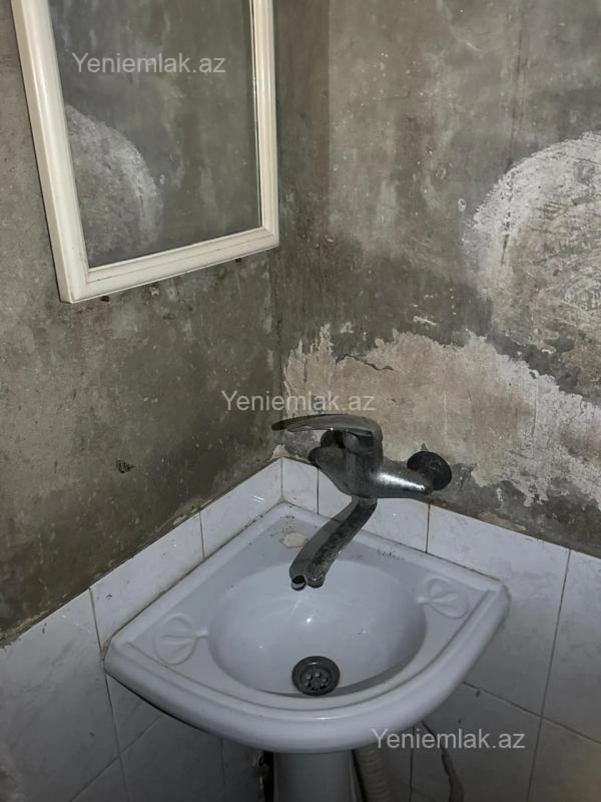 Satılır 1 otaqlı köhnə tikili 32 m²