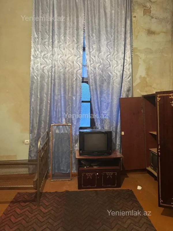 Satılır 1 otaqlı köhnə tikili 32 m²