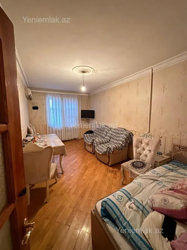 Satılır 2 otaqlı köhnə tikili 60 m²