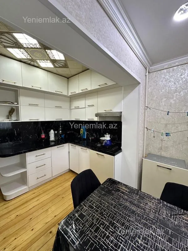 Satılır 3 otaqlı köhnə tikili 85 m²