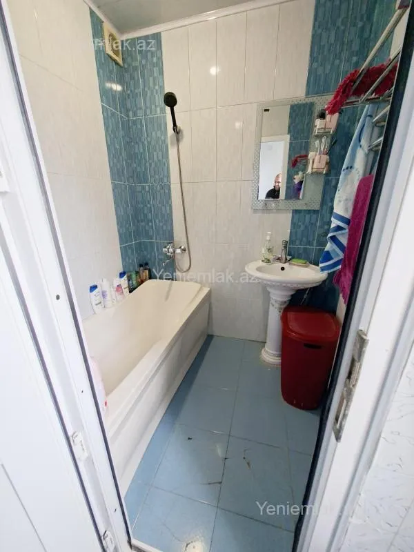 Satılır 4 otaqlı köhnə tikili 105 m²