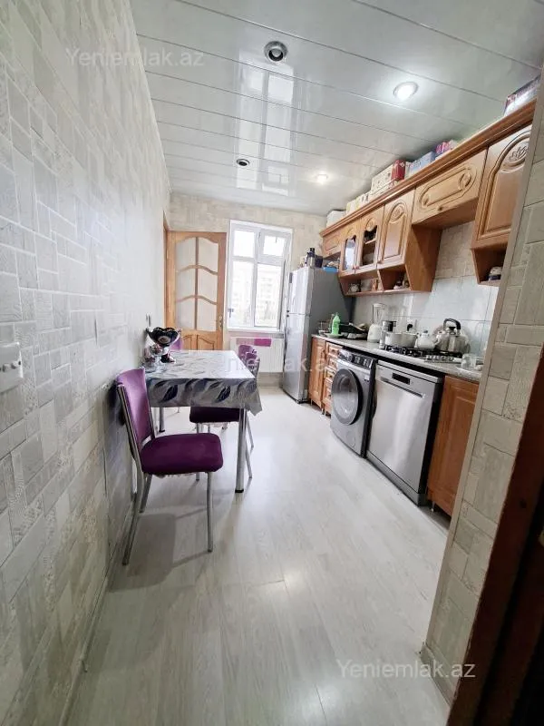 Satılır 4 otaqlı köhnə tikili 105 m²