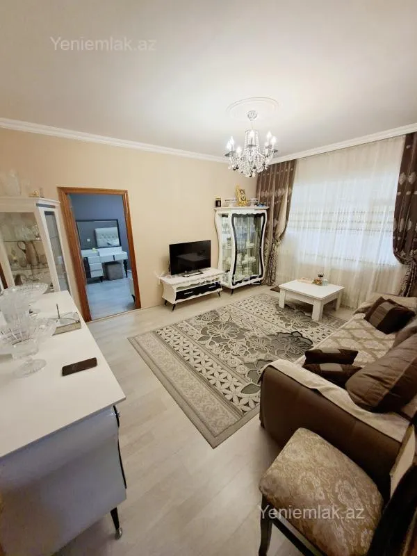 Satılır 4 otaqlı köhnə tikili 105 m²