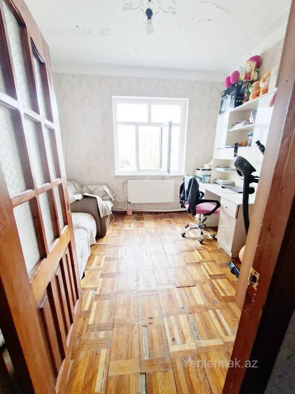 Satılır 4 otaqlı köhnə tikili 105 m²
