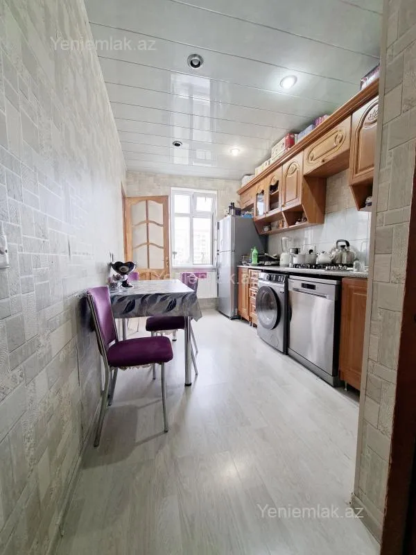 Satılır 4 otaqlı köhnə tikili 105 m²