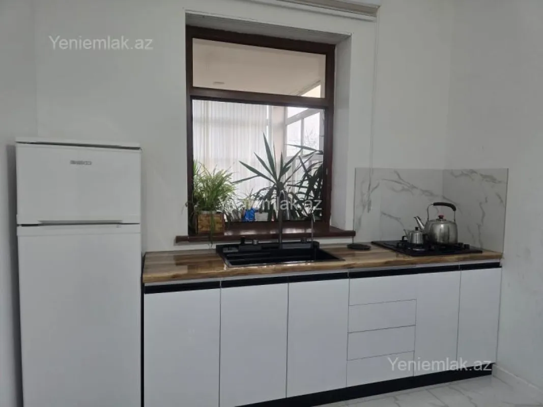 Satılır 6 otaqlı həyət evi 225 m²