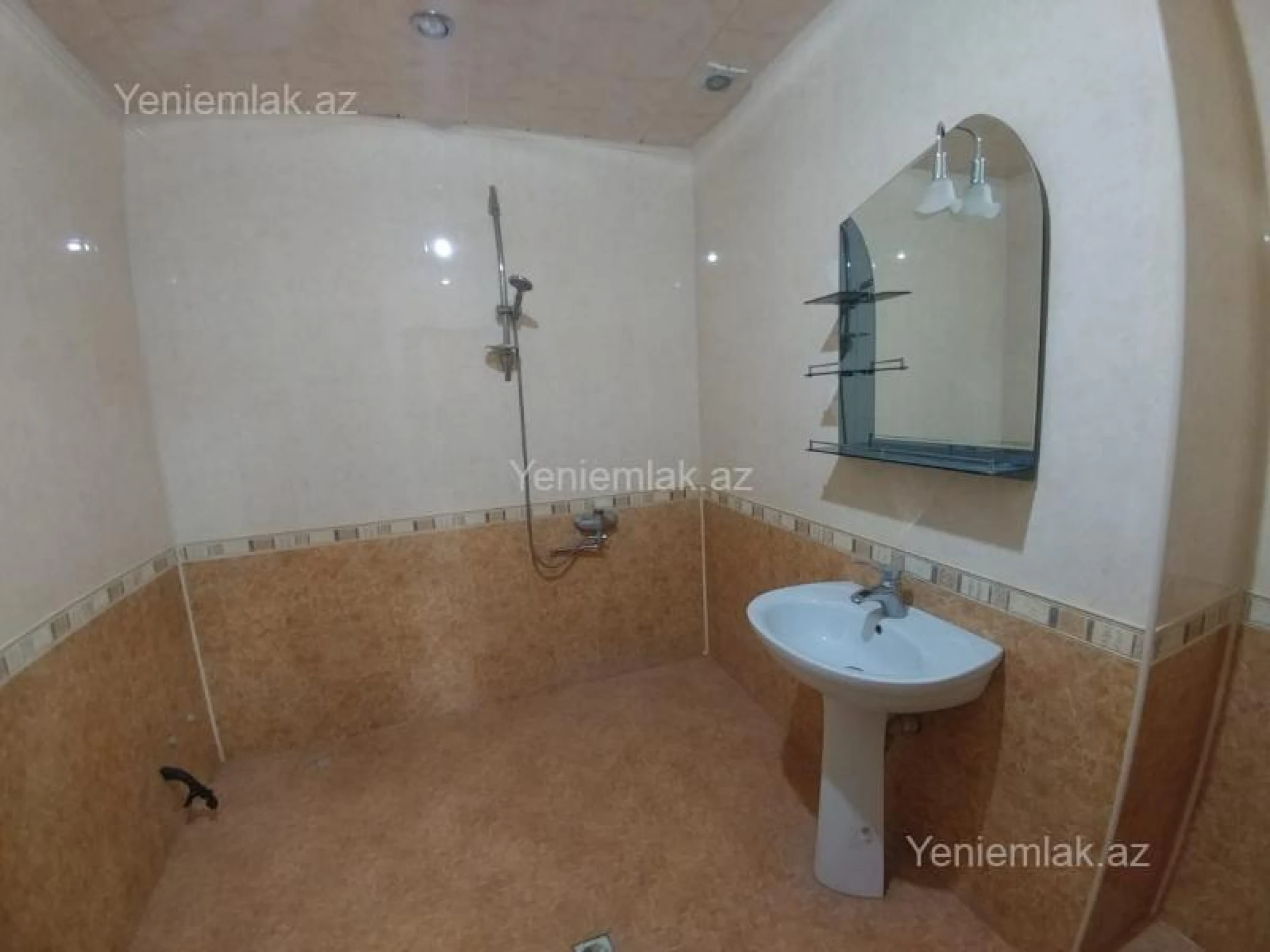 Satılır 3 otaqlı yeni tikili 135 m²