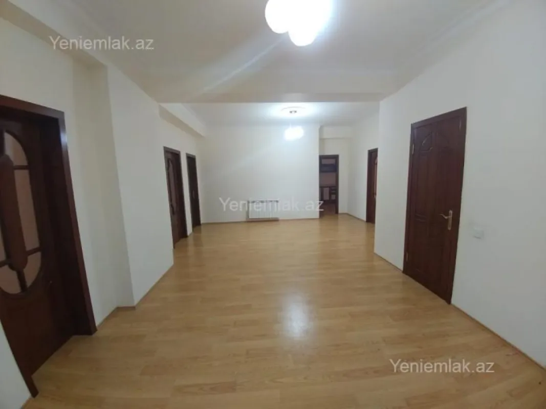 Satılır 3 otaqlı yeni tikili 135 m²