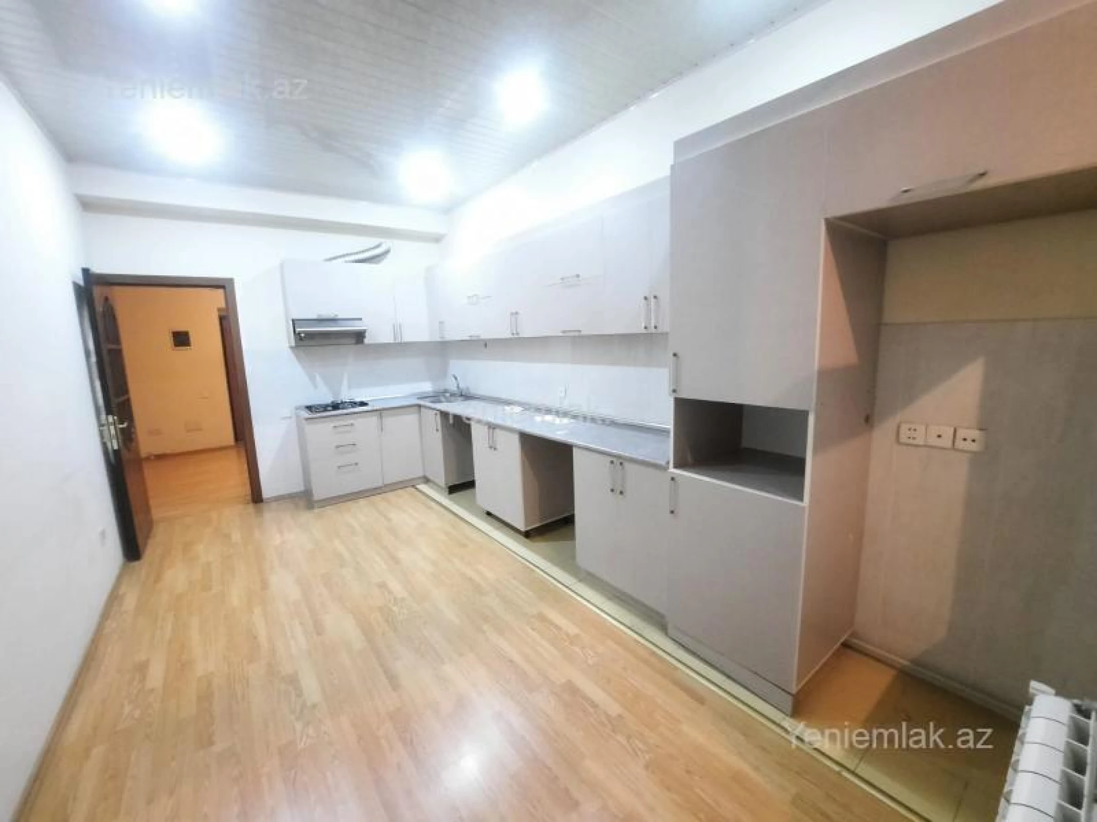 Satılır 3 otaqlı yeni tikili 135 m²