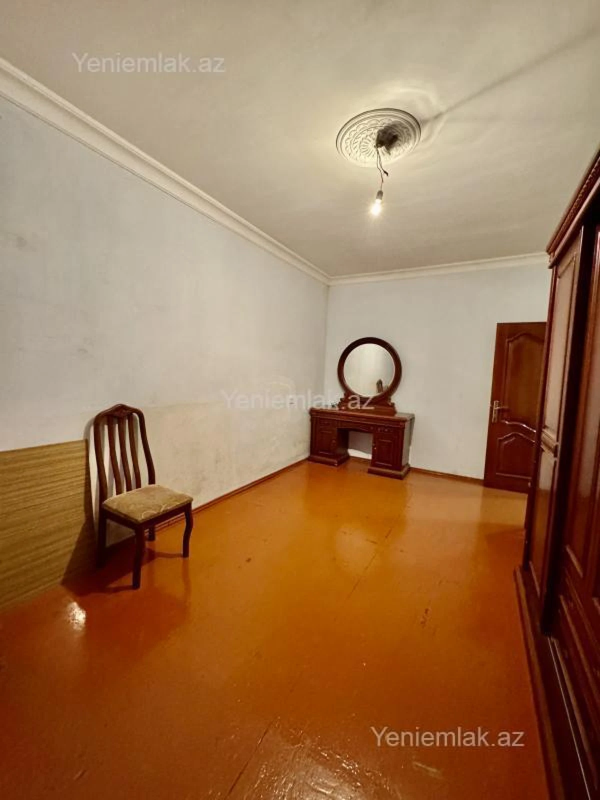 Satılır 4 otaqlı köhnə tikili 110 m²