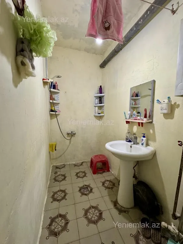 Satılır 4 otaqlı köhnə tikili 110 m²