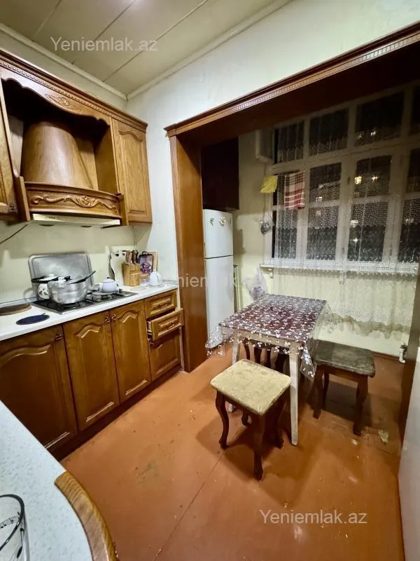 Satılır 4 otaqlı köhnə tikili 110 m²