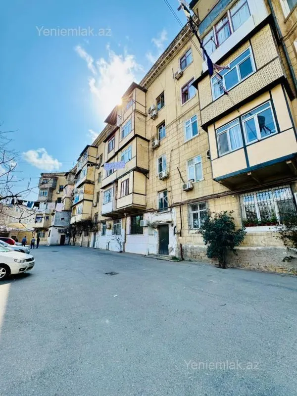 Satılır 2 otaqlı köhnə tikili 60 m²