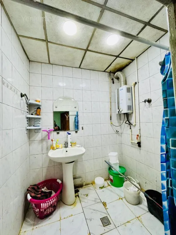 Satılır 2 otaqlı köhnə tikili 60 m²