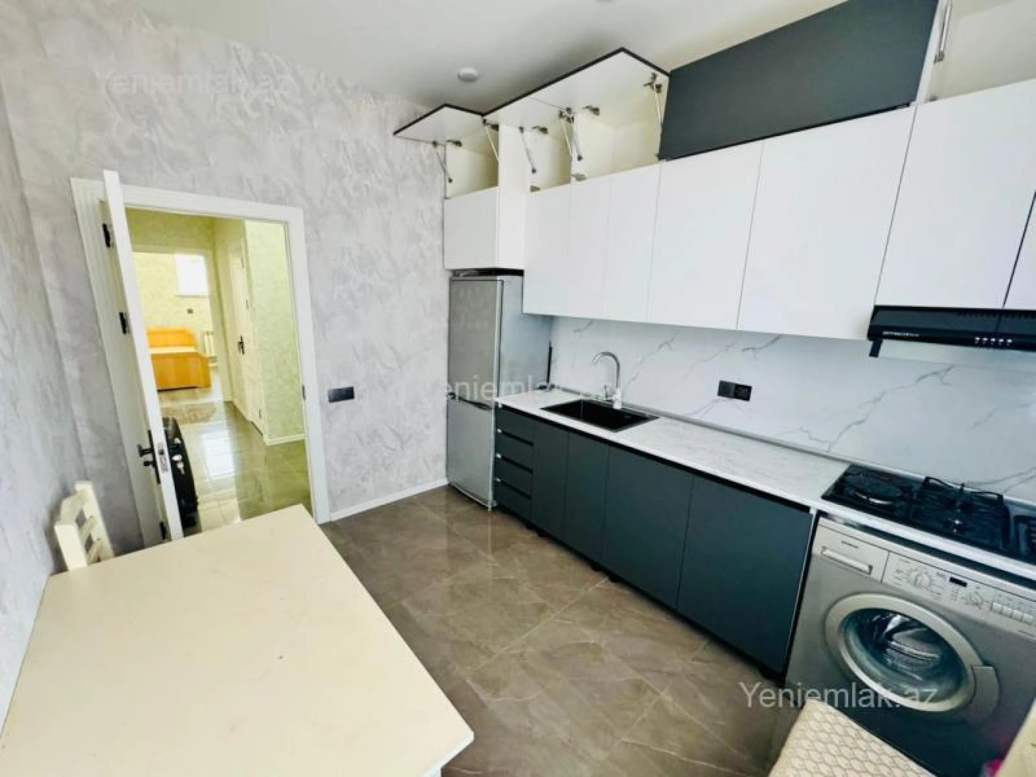 Satılır 3 otaqlı yeni tikili 82 m²