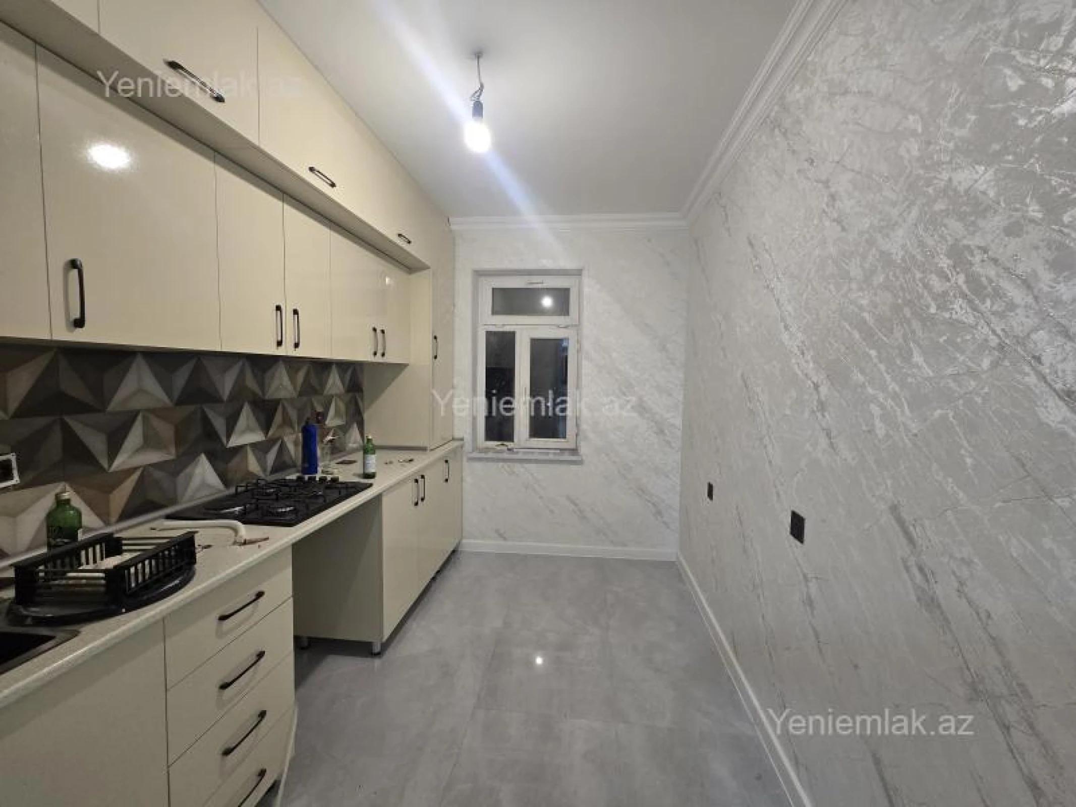 Satılır 3 otaqlı köhnə tikili 74 m²