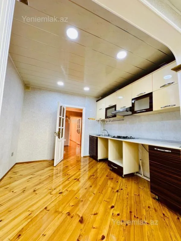 Satılır 3 otaqlı köhnə tikili 70 m²