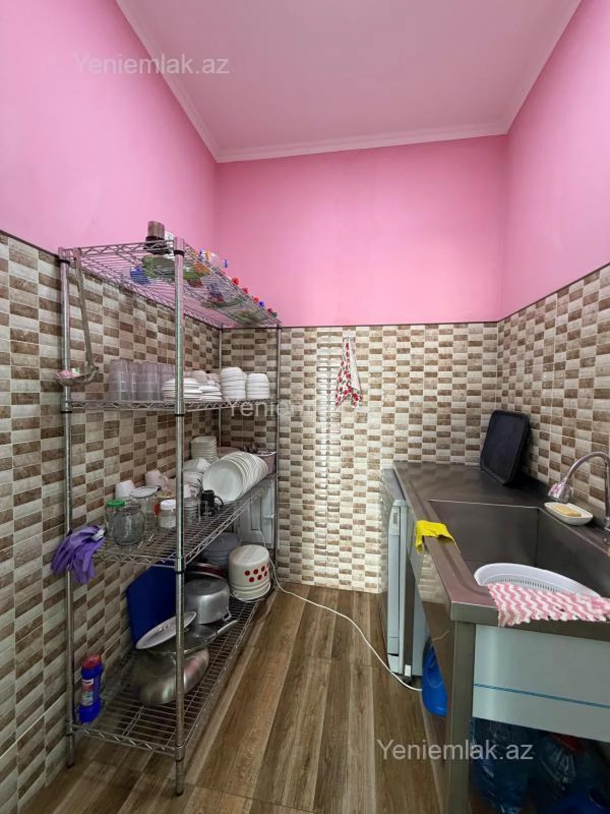 Satılır 10 otaqlı obyekt 500 m²