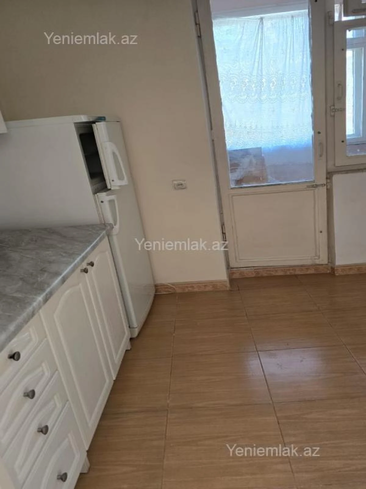 Satılır 2 otaqlı köhnə tikili 42 m²