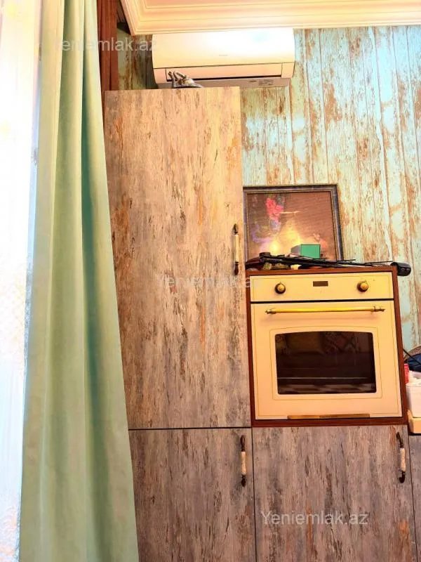 Satılır 4 otaqlı yeni tikili 160.5 m²