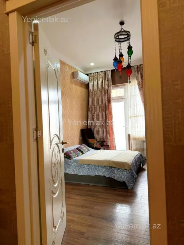 Satılır 4 otaqlı yeni tikili 160.5 m²