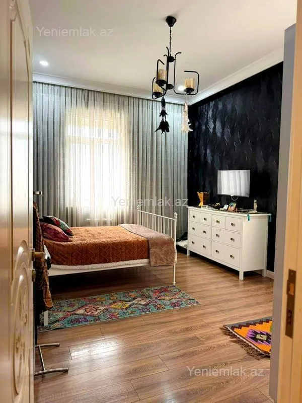 Satılır 4 otaqlı yeni tikili 160.5 m²