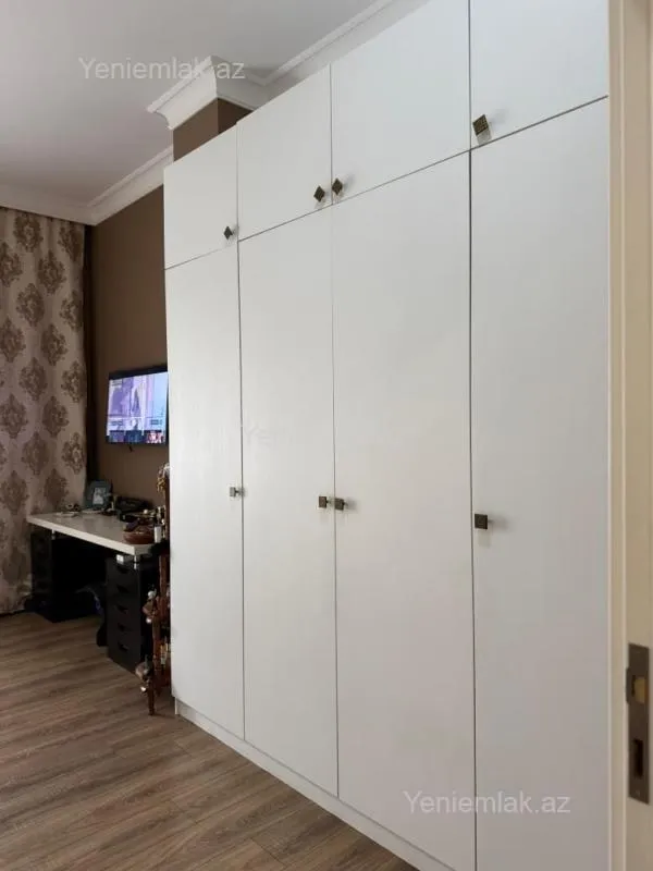 Satılır 4 otaqlı yeni tikili 160.5 m²