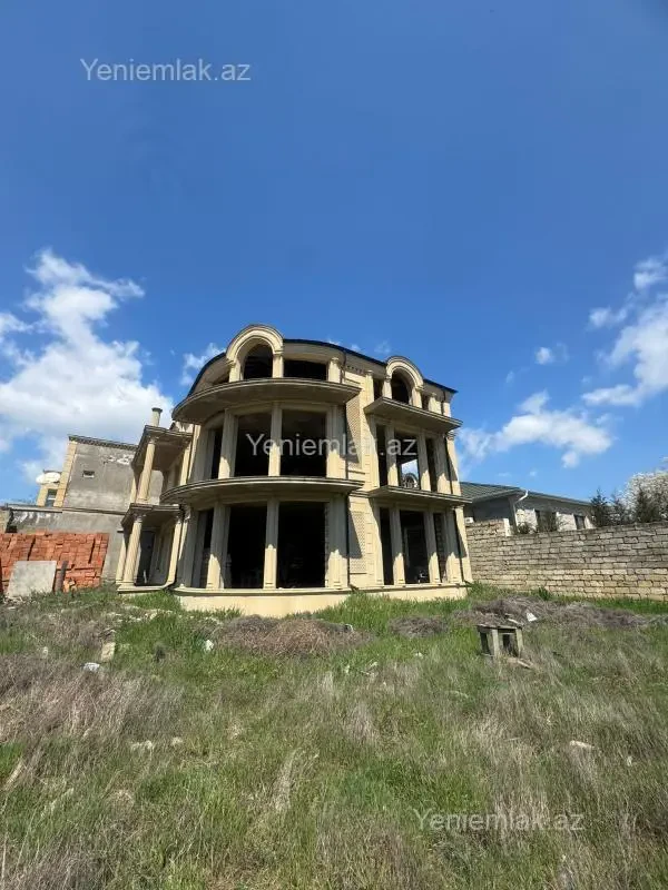 Satılır 6 otaqlı həyət evi 495 m²