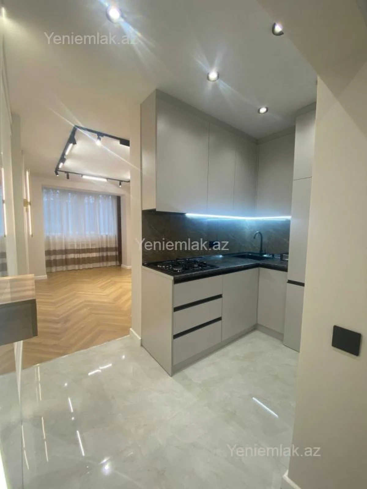 Satılır 1 otaqlı köhnə tikili 45 m²