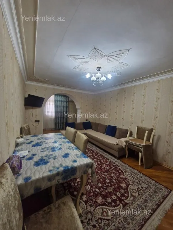Satılır 3 otaqlı köhnə tikili 70 m²
