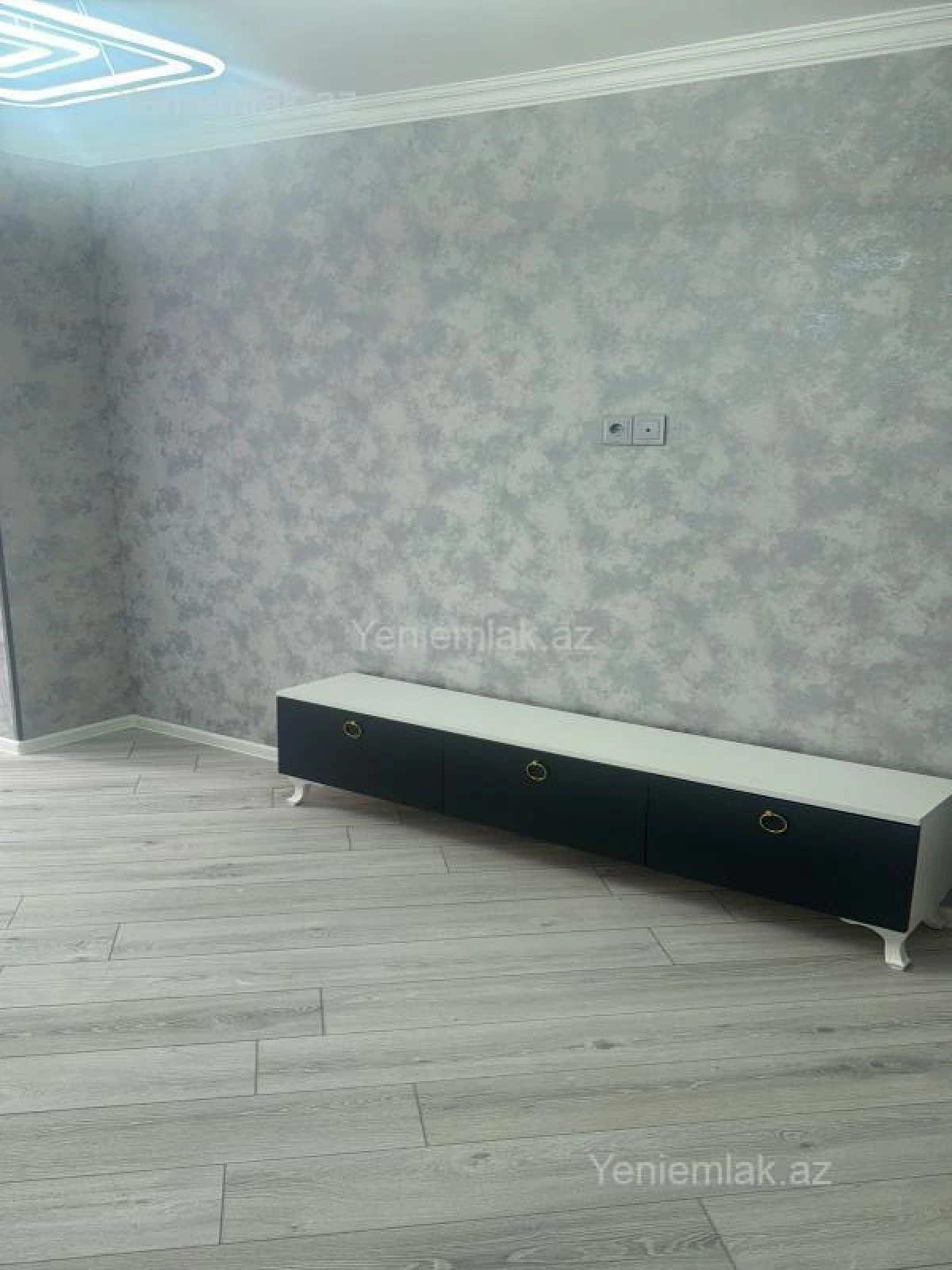 Satılır 2 otaqlı köhnə tikili 55 m²