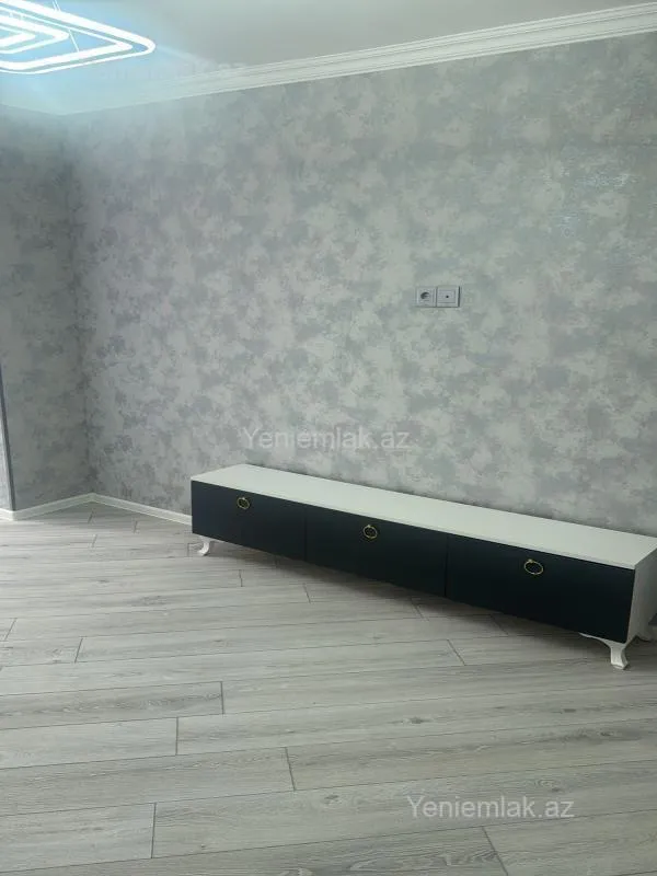 Satılır 2 otaqlı köhnə tikili 55 m²