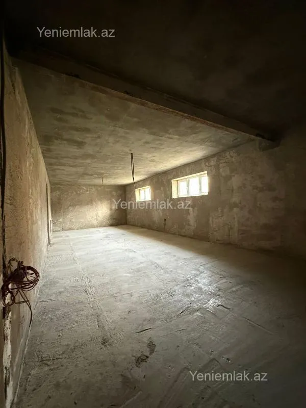 Satılır 10 otaqlı həyət evi 690 m²