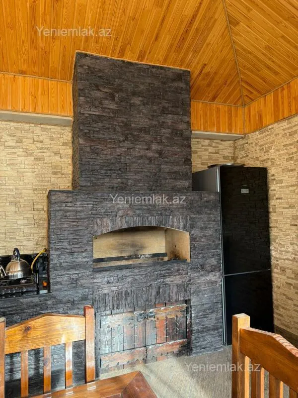Satılır 10 otaqlı həyət evi 690 m²