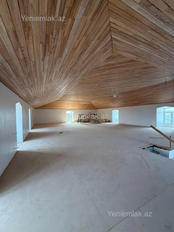 Satılır 10 otaqlı həyət evi 690 m²