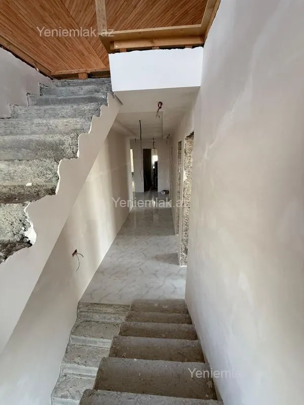 Satılır 10 otaqlı həyət evi 690 m²