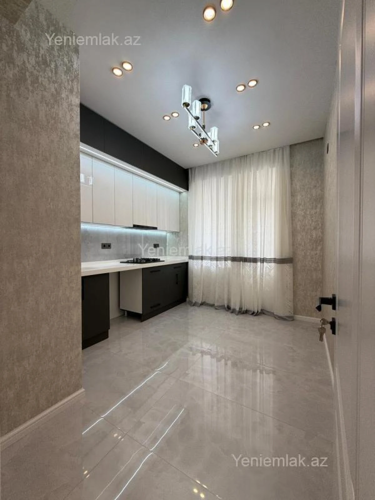 Satılır 2 otaqlı yeni tikili 76 m²