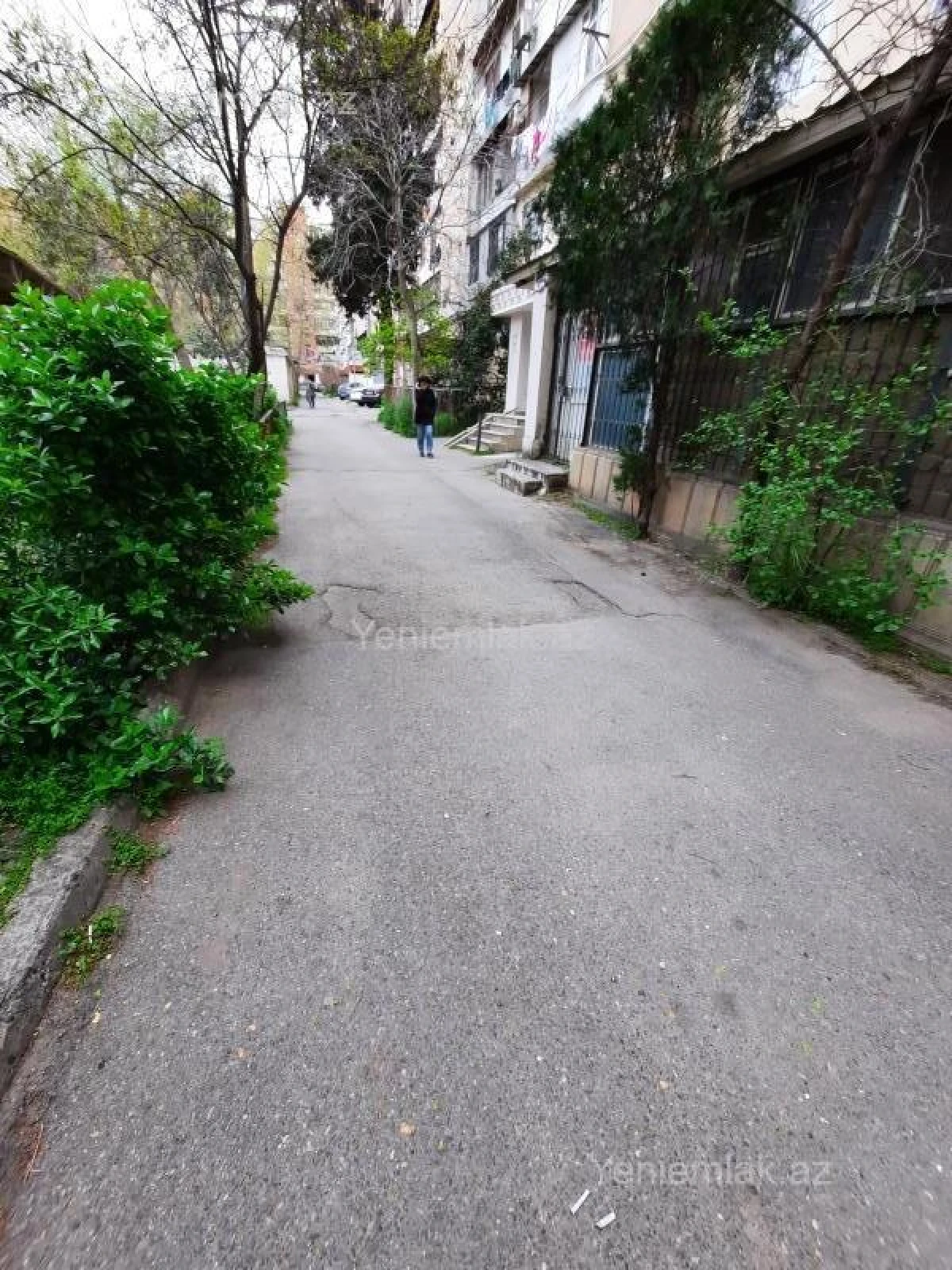 Satılır 1 otaqlı köhnə tikili 50 m²