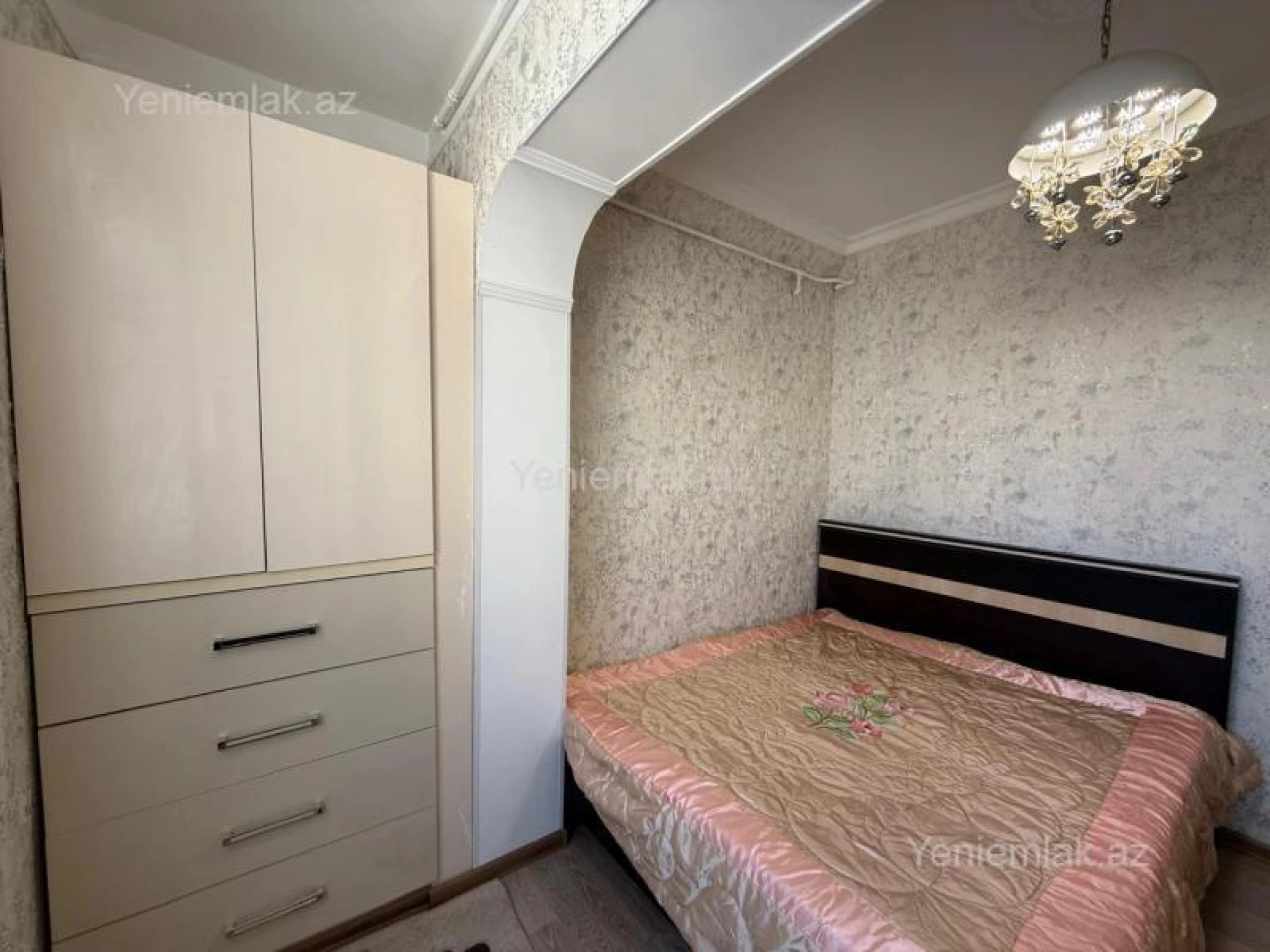 Satılır 1 otaqlı köhnə tikili 50 m²