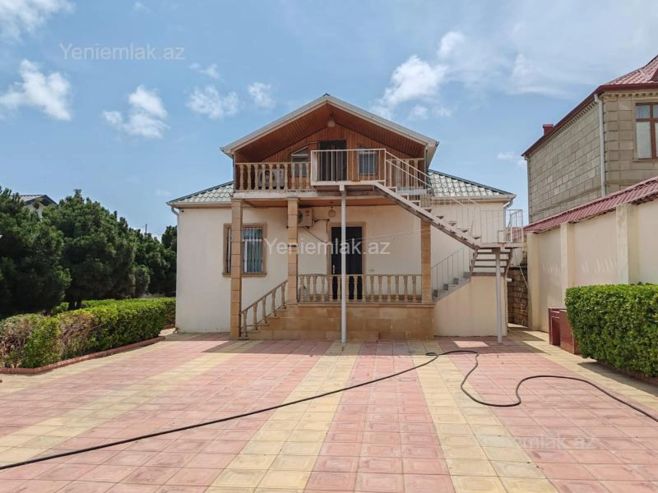 Satılır 4 otaqlı həyət evi 200 m²