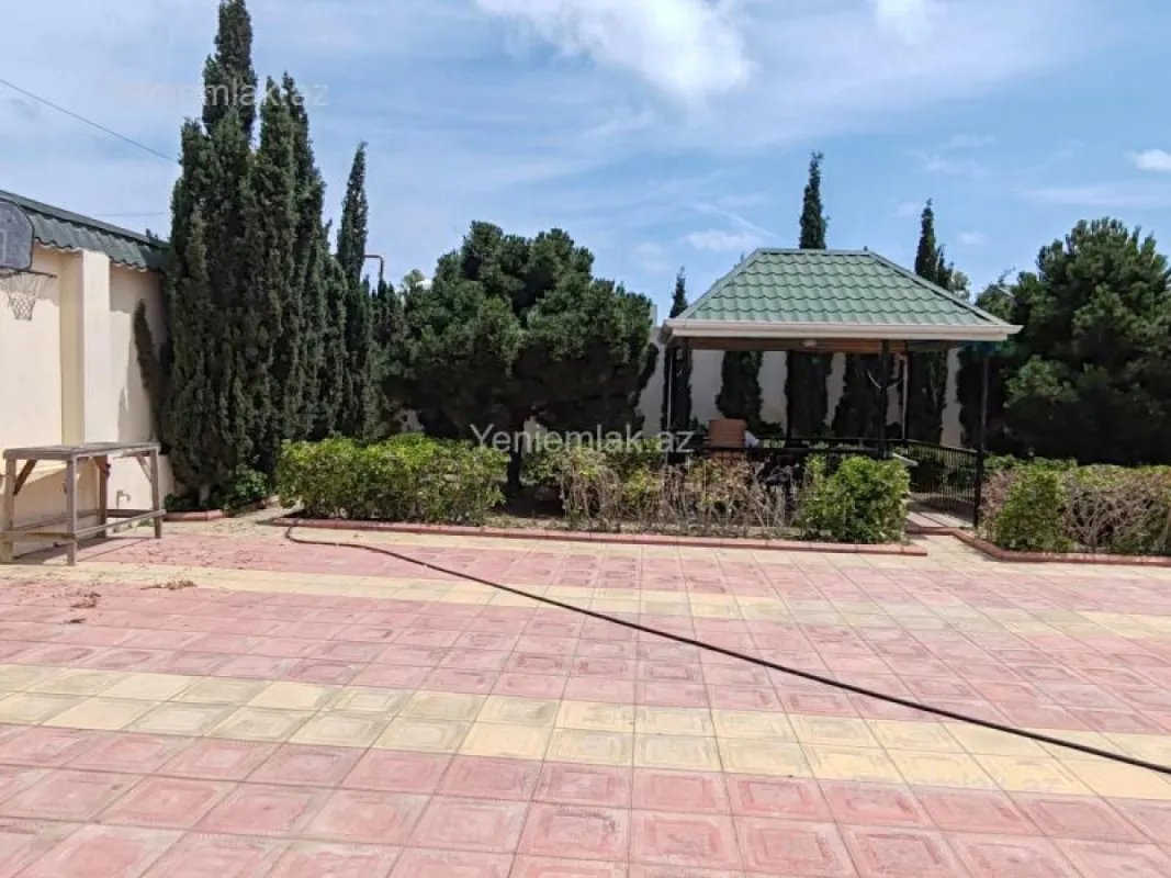 Satılır 4 otaqlı həyət evi 200 m²