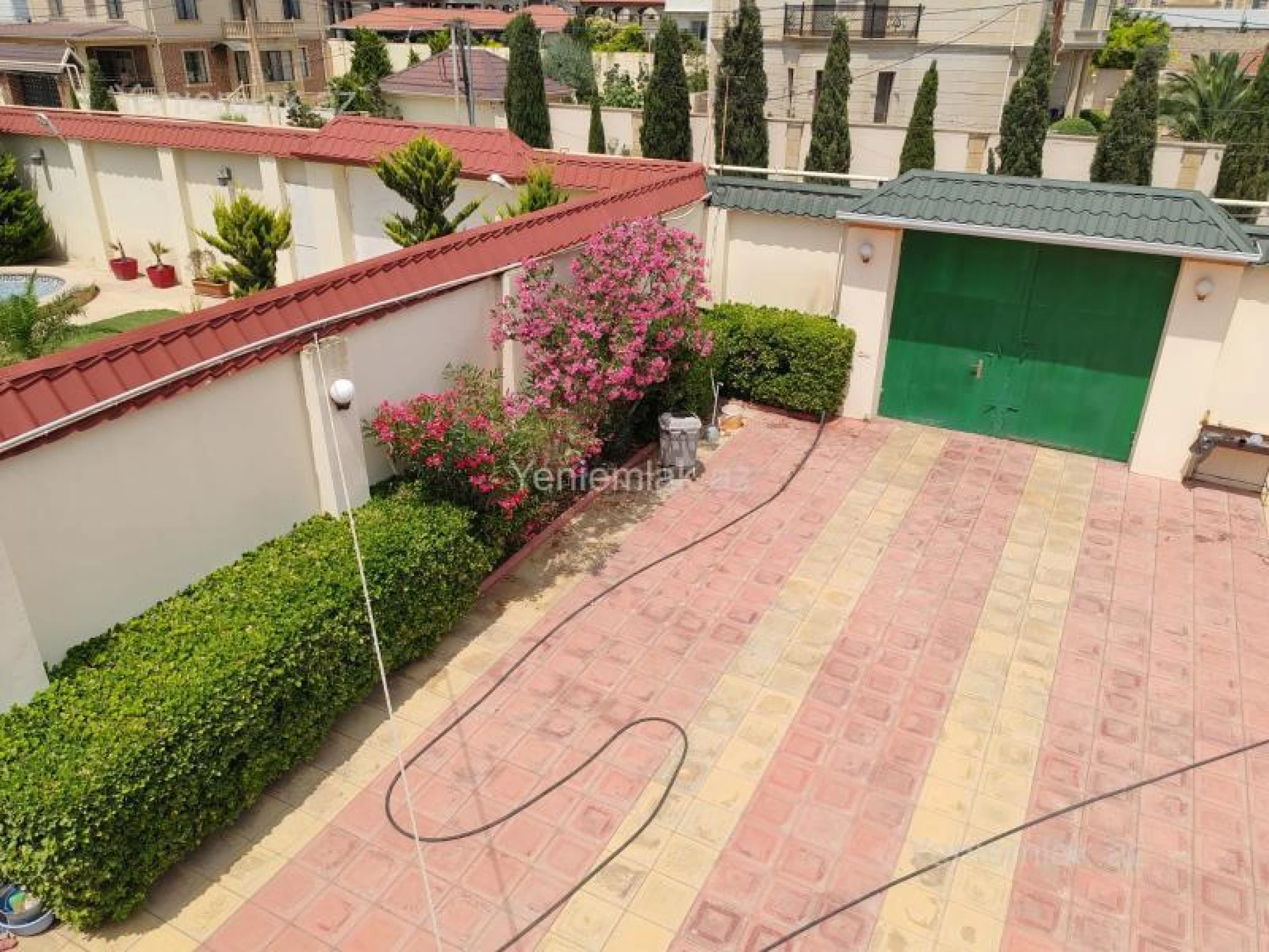Satılır 4 otaqlı həyət evi 200 m²