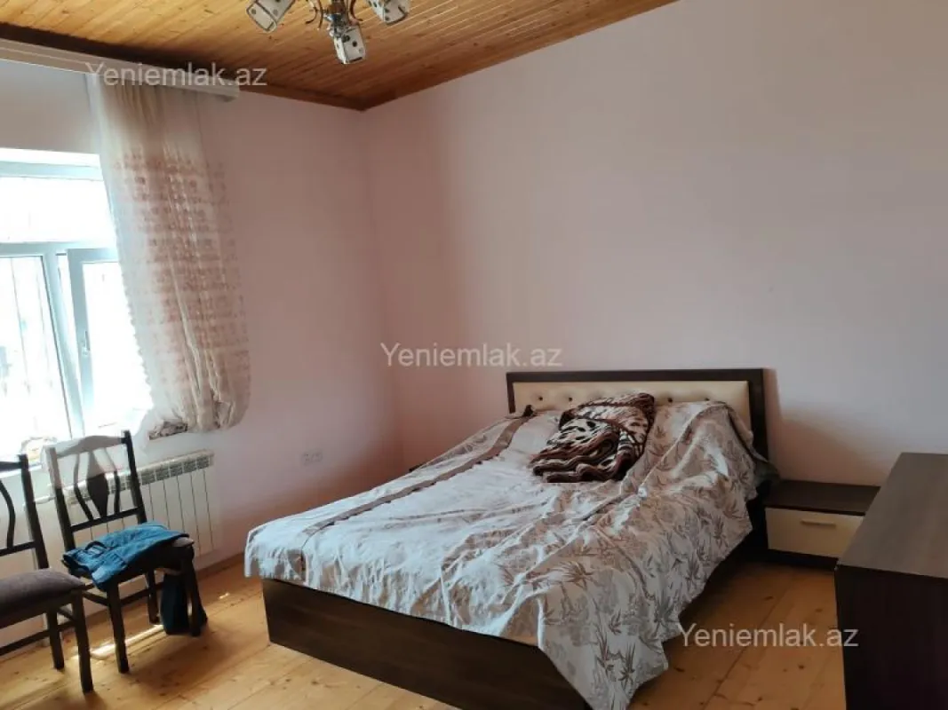 Satılır 4 otaqlı həyət evi 200 m²