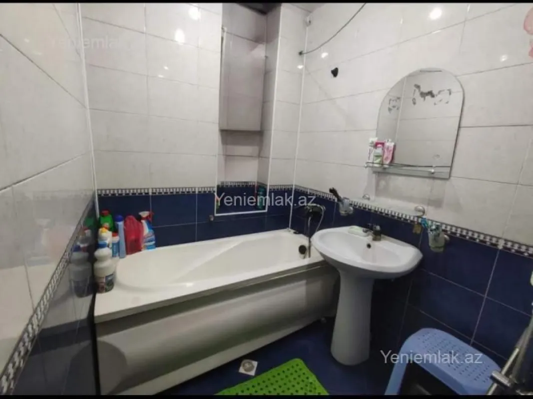 Satılır 4 otaqlı köhnə tikili 110 m²