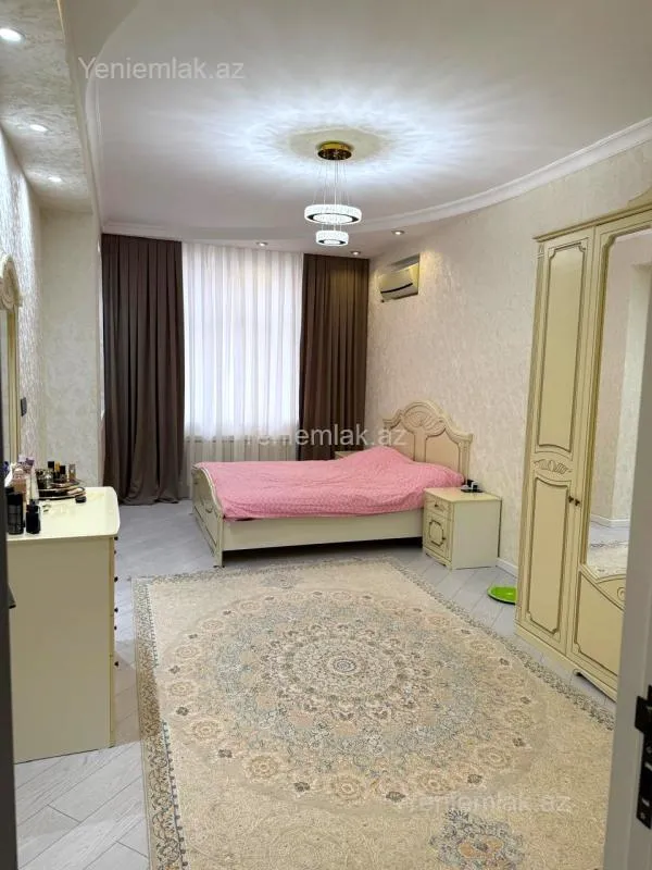 Satılır 4 otaqlı yeni tikili 130 m²