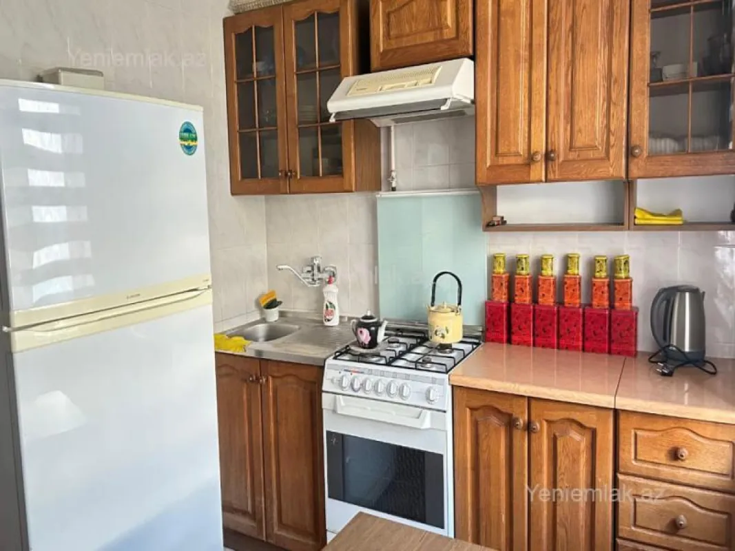 Satılır 3 otaqlı köhnə tikili 90 m²